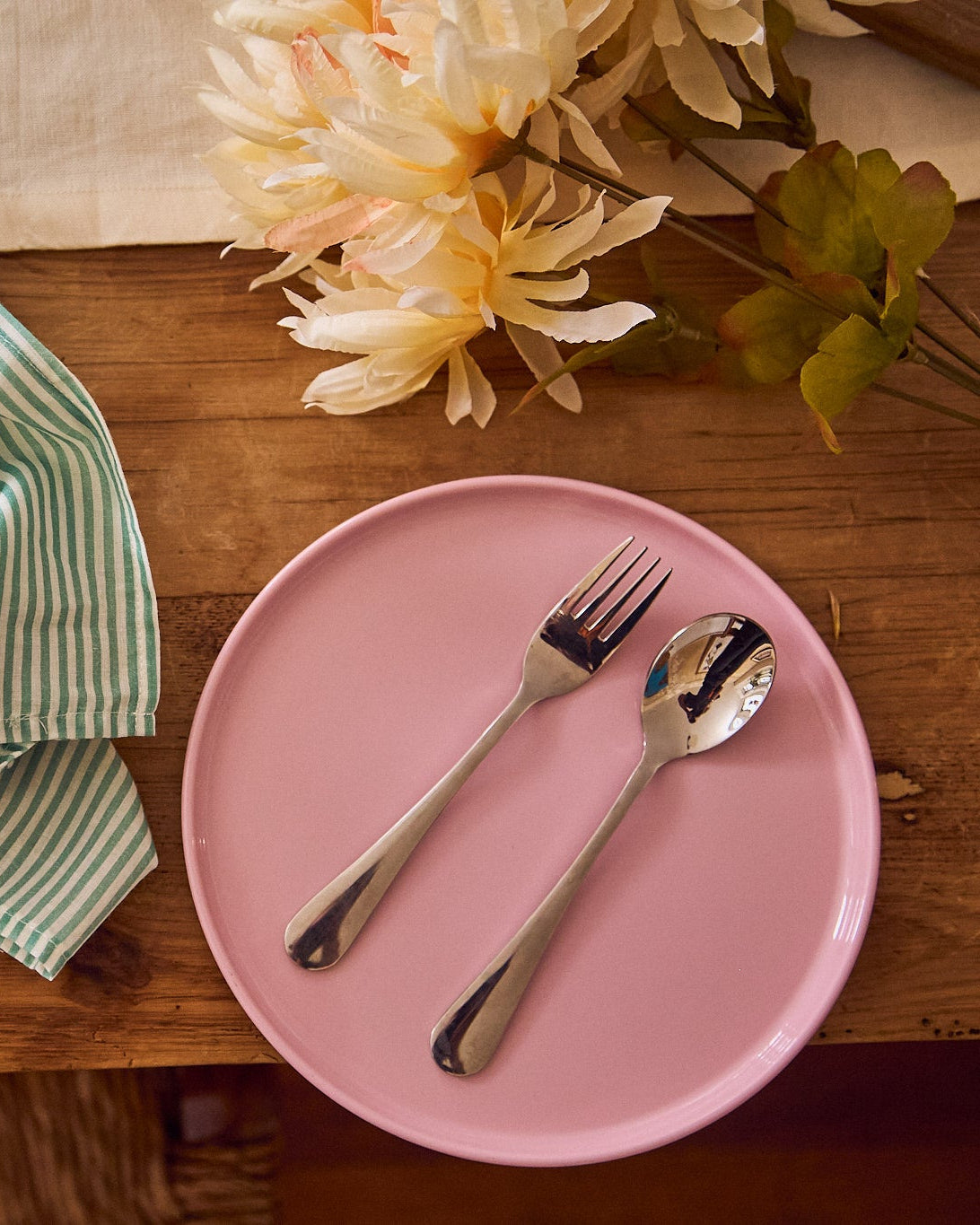 fork and spoon on a pink recette plate