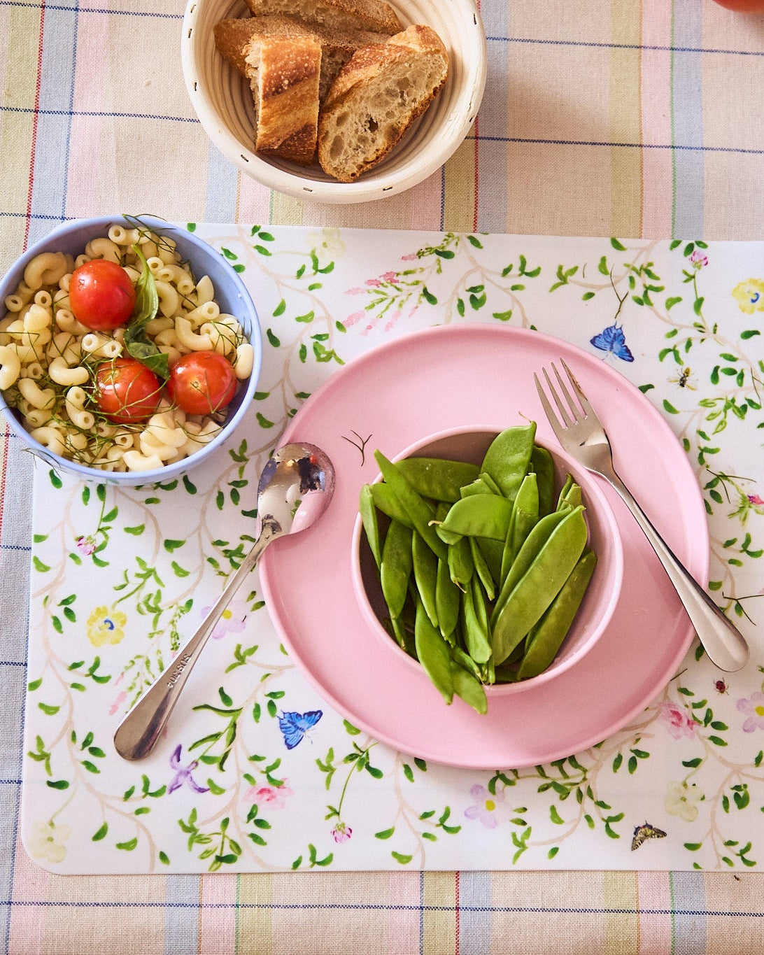 beautiful non-toxic eco-friendly tablescape for children